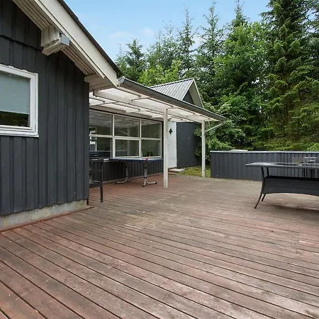 Four-bedroom Holiday In * Hals