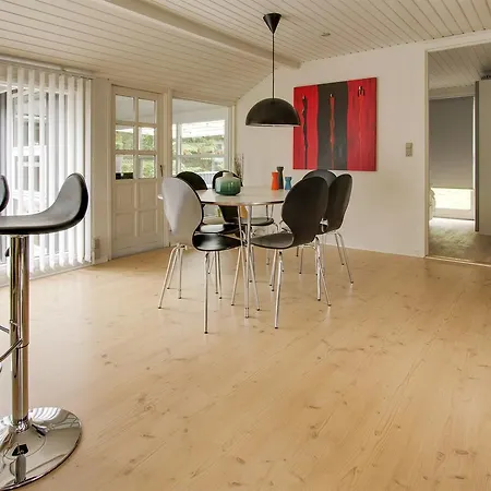 Hébergement de vacances Four-bedroom Holiday In *